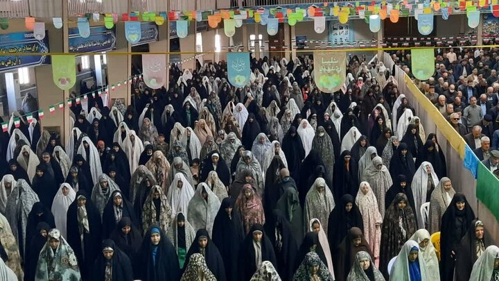 تصاویر/اقامه نماز جمعه در شهرستان خمین