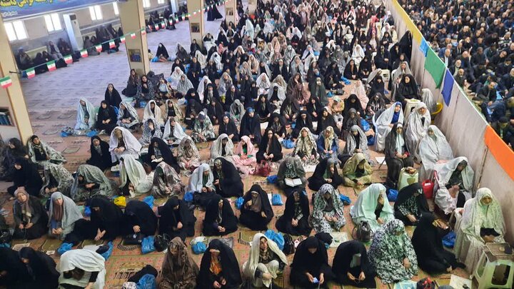 تصاویر/اقامه نماز جمعه در شهرستان خمین