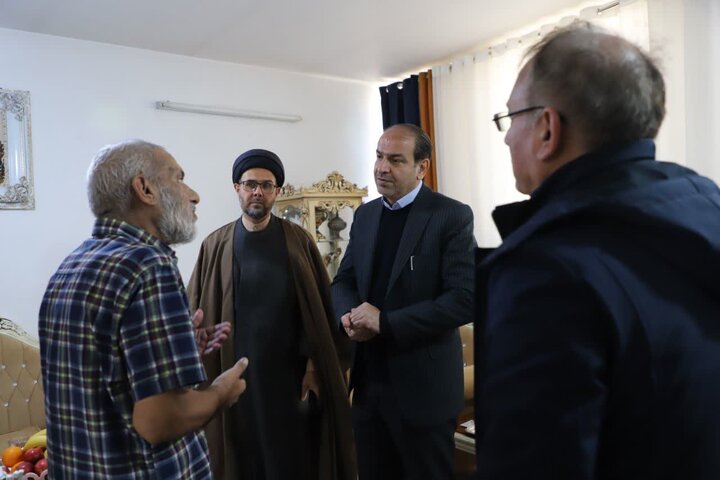 تصاویر/دیدار و دلجویی مدیرکل بنیاد شهید و امور ایثارگران استان مرکزی با جانباز سرافراز ابوالفضل اسدی