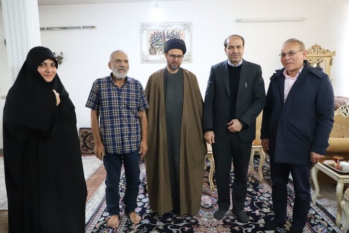 تصاویر/دیدار و دلجویی مدیرکل بنیاد شهید و امور ایثارگران استان مرکزی با جانباز سرافراز ابوالفضل اسدی