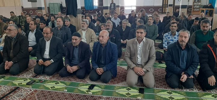 تصاویر/ اقامه نماز جمعه در شهرستان دندی