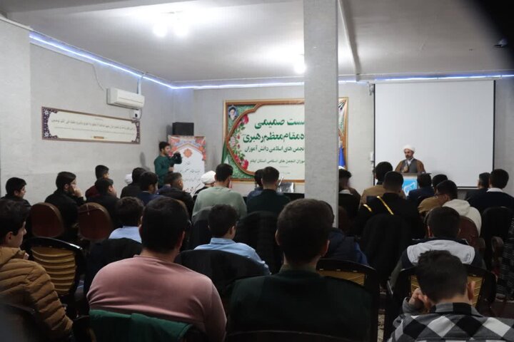 دیدار رئیس سیاست گذاری ائمه جمعه با اعضای انجمن اسلامی