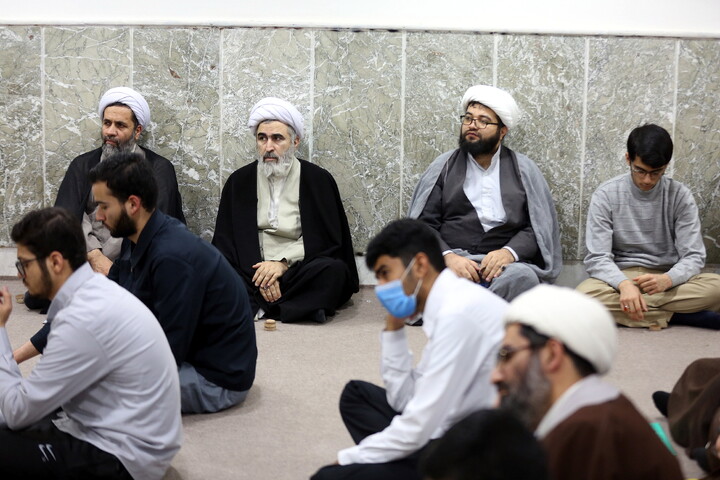 تصاویر/ حضور قائم‌مقام مدیر حوزه علمیه قم در بین راه‌یافتگان به مرحله کشوری مسابقات علمی (المپیاد) طلاب