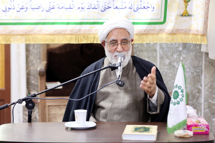 تصاویر/ حضور قائم‌مقام مدیر حوزه علمیه قم در بین راه‌یافتگان به مرحله کشوری مسابقات علمی (المپیاد) طلاب