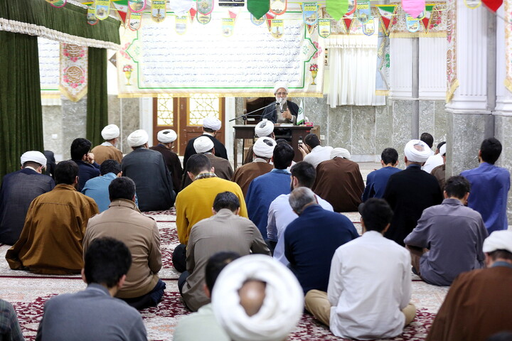 تصاویر/ حضور قائم‌مقام مدیر حوزه علمیه قم در بین راه‌یافتگان به مرحله کشوری مسابقات علمی (المپیاد) طلاب