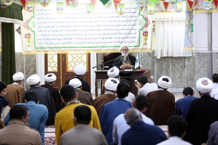 تصاویر/ حضور قائم‌مقام مدیر حوزه علمیه قم در بین راه‌یافتگان به مرحله کشوری مسابقات علمی (المپیاد) طلاب