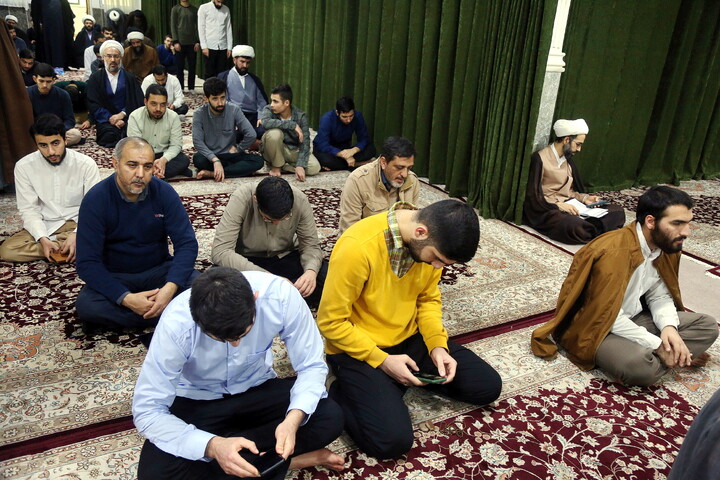 تصاویر/ حضور قائم‌مقام مدیر حوزه علمیه قم در بین راه‌یافتگان به مرحله کشوری مسابقات علمی (المپیاد) طلاب