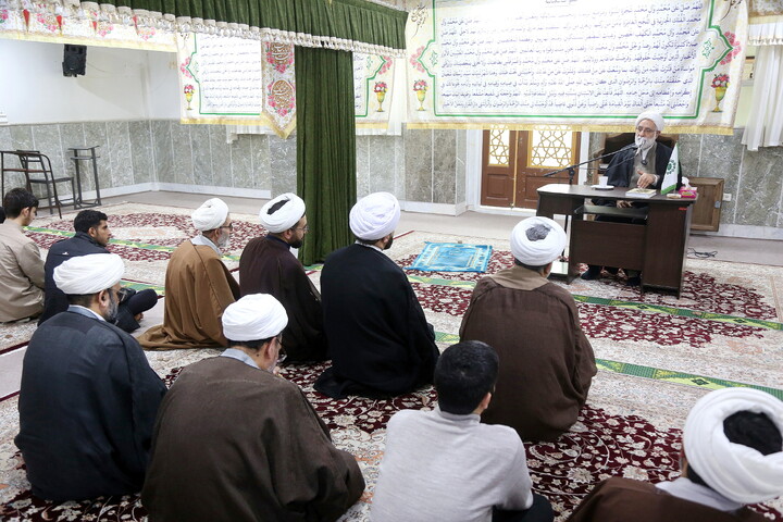 تصاویر/ حضور قائم‌مقام مدیر حوزه علمیه قم در بین راه‌یافتگان به مرحله کشوری مسابقات علمی (المپیاد) طلاب