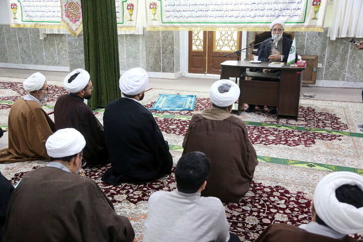 تصاویر/ حضور قائم‌مقام مدیر حوزه علمیه قم در بین راه‌یافتگان به مرحله کشوری مسابقات علمی (المپیاد) طلاب