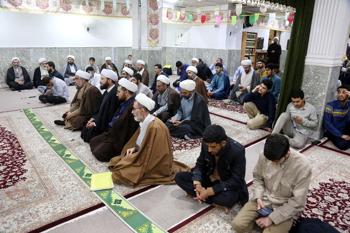 تصاویر/ حضور قائم‌مقام مدیر حوزه علمیه قم در بین راه‌یافتگان به مرحله کشوری مسابقات علمی (المپیاد) طلاب