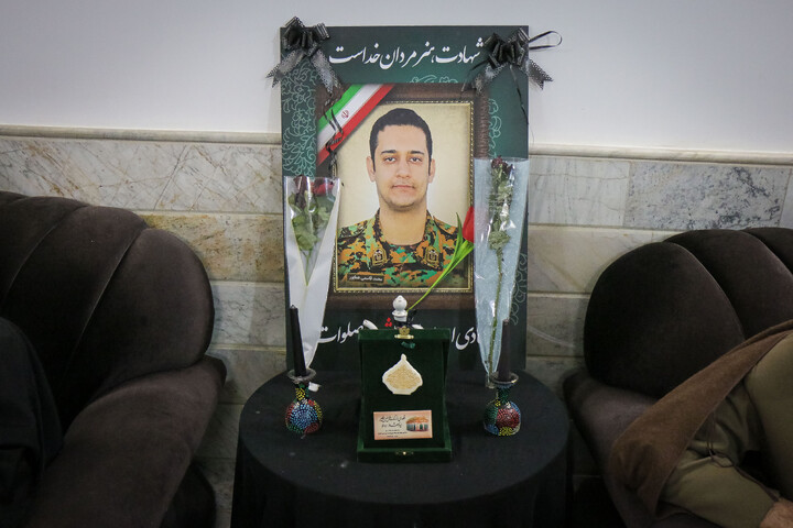 تصاویر/ دیدار نماینده مردم استان قم و تهران با خانواده شهدای انتظامی فتنه اخیر