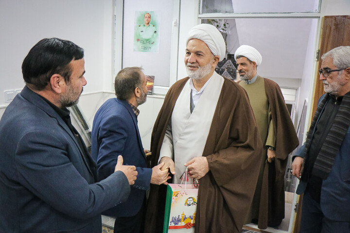 تصاویر/ دیدار نماینده مردم استان قم و تهران با خانواده شهدای انتظامی فتنه اخیر