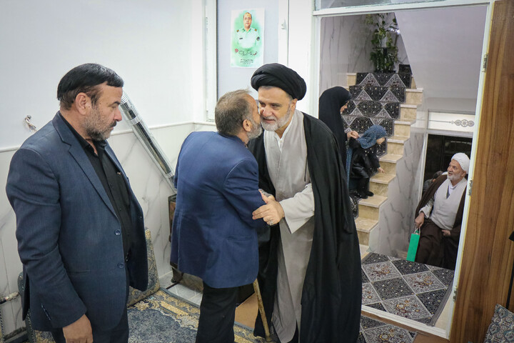 تصاویر/ دیدار نماینده مردم استان قم و تهران با خانواده شهدای انتظامی فتنه اخیر