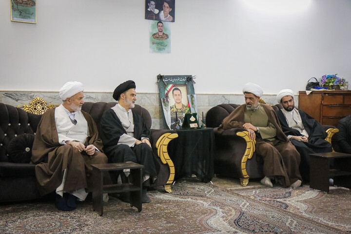 تصاویر/ دیدار نماینده مردم استان قم و تهران با خانواده شهدای انتظامی فتنه اخیر