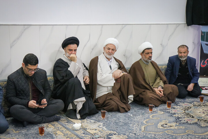 تصاویر/ دیدار نماینده مردم استان قم و تهران با خانواده شهدای انتظامی فتنه اخیر