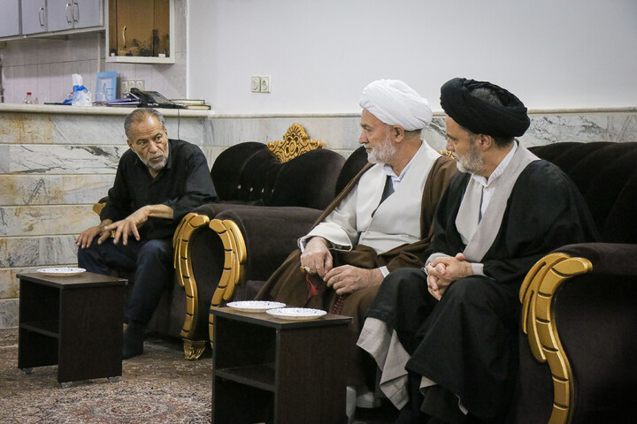 تصاویر/ دیدار نماینده مردم استان قم و تهران با خانواده شهدای انتظامی فتنه اخیر
