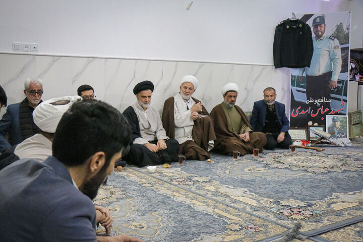 تصاویر/ دیدار نماینده مردم استان قم و تهران با خانواده شهدای انتظامی فتنه اخیر