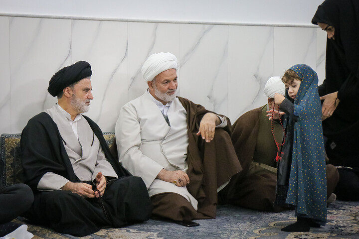 تصاویر/ دیدار نماینده مردم استان قم و تهران با خانواده شهدای انتظامی فتنه اخیر