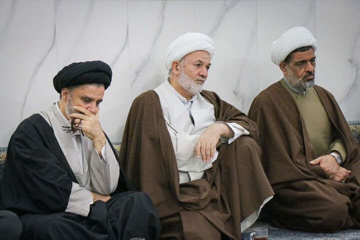 تصاویر/ دیدار نماینده مردم استان قم و تهران با خانواده شهدای انتظامی فتنه اخیر