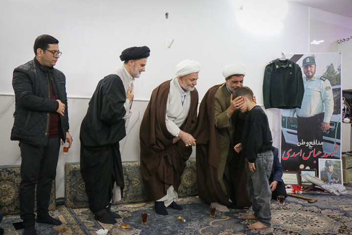 تصاویر/ دیدار نماینده مردم استان قم و تهران با خانواده شهدای انتظامی فتنه اخیر