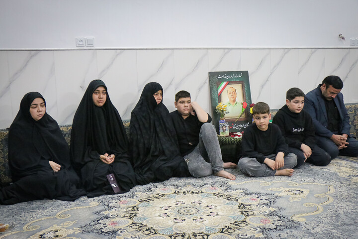 تصاویر/ دیدار نماینده مردم استان قم و تهران با خانواده شهدای انتظامی فتنه اخیر