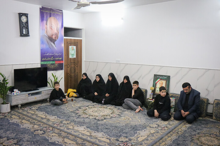 تصاویر/ دیدار نماینده مردم استان قم و تهران با خانواده شهدای انتظامی فتنه اخیر