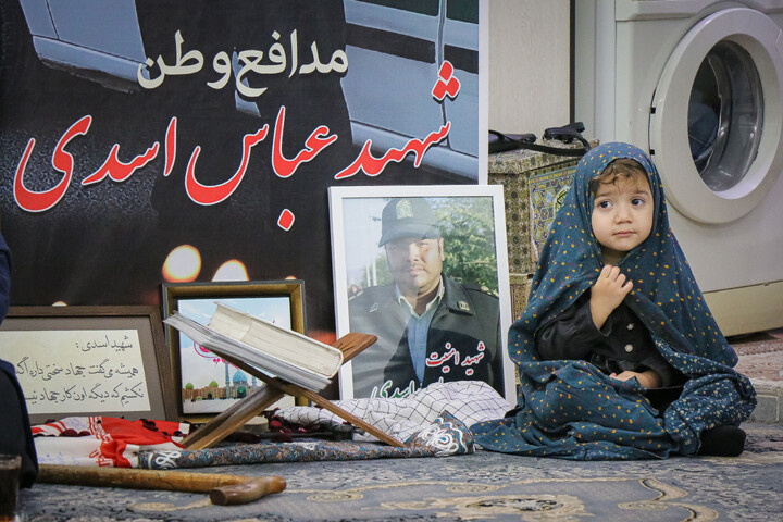 تصاویر/ دیدار نماینده مردم استان قم و تهران با خانواده شهدای انتظامی فتنه اخیر