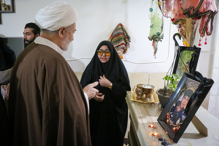 تصاویر/ دیدار نماینده مردم و استاندار و فرمانده سپاه استان قم با خانواده شهدای مردمی اغتشاشات اخیر