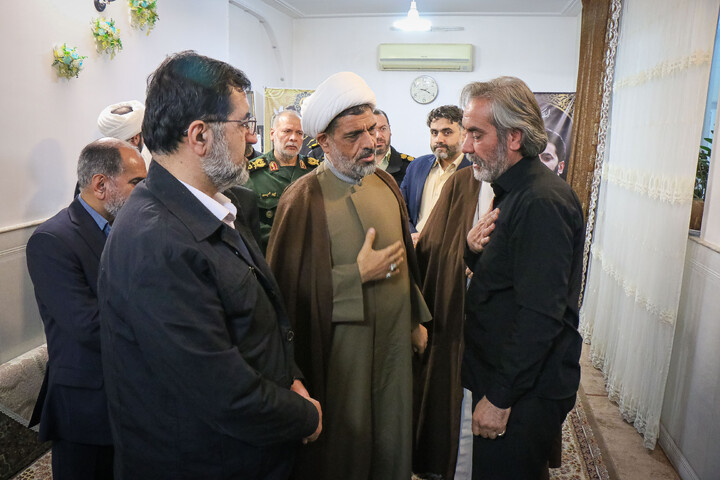 تصاویر/ دیدار نماینده مردم و استاندار و فرمانده سپاه استان قم با خانواده شهدای مردمی اغتشاشات اخیر