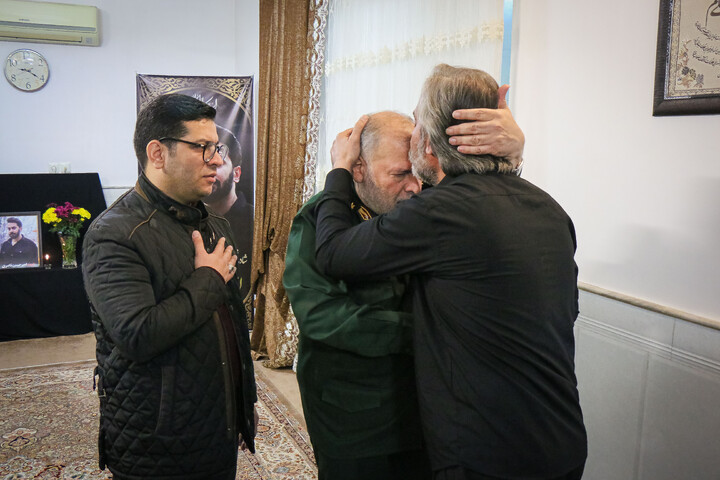 تصاویر/ دیدار نماینده مردم و استاندار و فرمانده سپاه استان قم با خانواده شهدای مردمی اغتشاشات اخیر