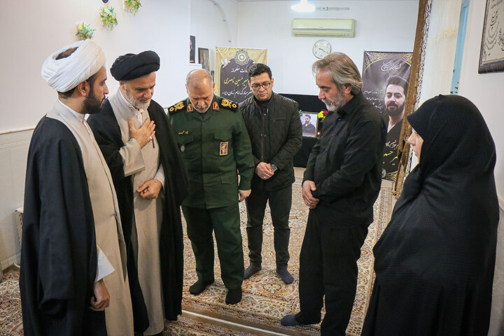 تصاویر/ دیدار نماینده مردم و استاندار و فرمانده سپاه استان قم با خانواده شهدای مردمی اغتشاشات اخیر