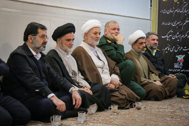 تصاویر/ دیدار نماینده مردم و استاندار و فرمانده سپاه استان قم با خانواده شهدای مردمی اغتشاشات اخیر