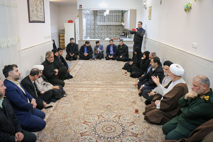 تصاویر/ دیدار نماینده مردم و استاندار و فرمانده سپاه استان قم با خانواده شهدای مردمی اغتشاشات اخیر