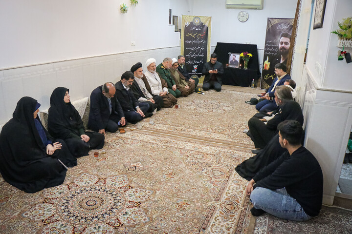 تصاویر/ دیدار نماینده مردم و استاندار و فرمانده سپاه استان قم با خانواده شهدای مردمی اغتشاشات اخیر