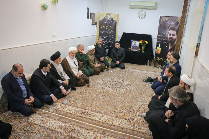 تصاویر/ دیدار نماینده مردم و استاندار و فرمانده سپاه استان قم با خانواده شهدای مردمی اغتشاشات اخیر