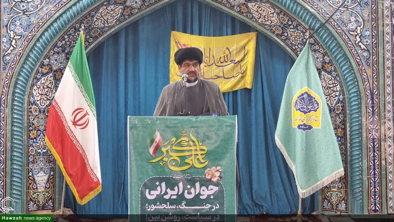 همه ما به لباس سبز و مقدس سپاه افتخار می‌کنیم