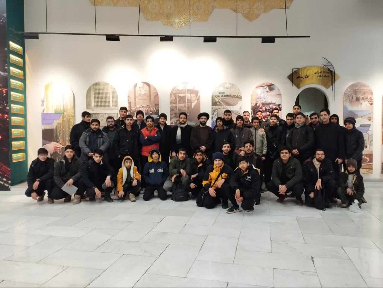 بازدید طلاب مدرسه علمیه شهید برونسی از نمایشگاه هوش مصنوعی «سلمان»