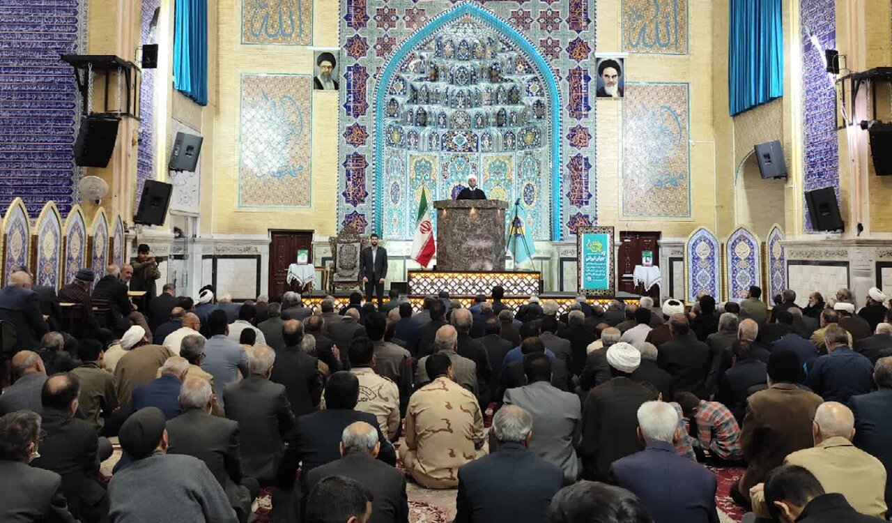 انقلاب اسلامی با صبر و تقوای مردم، کشور را از ذلت و وابستگی نجات داد