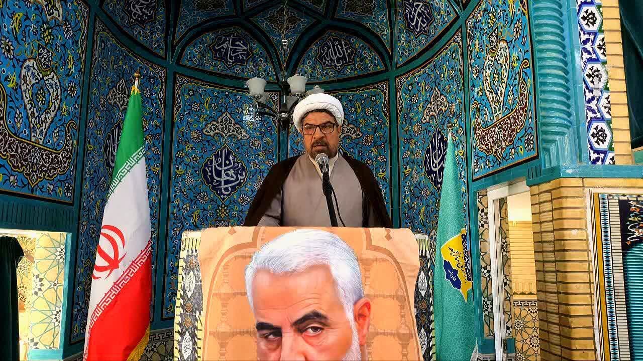 امام راحل با پشتیبانی ملّت، دولّت سلطه پذیرِ پهلوی را کنار زد