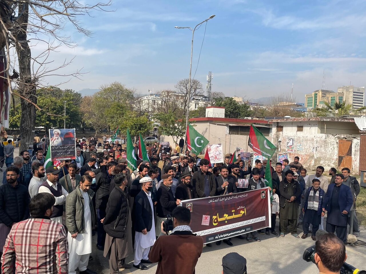 مردم پاکستان در حمایت از ایران به خیابان ها آمدند