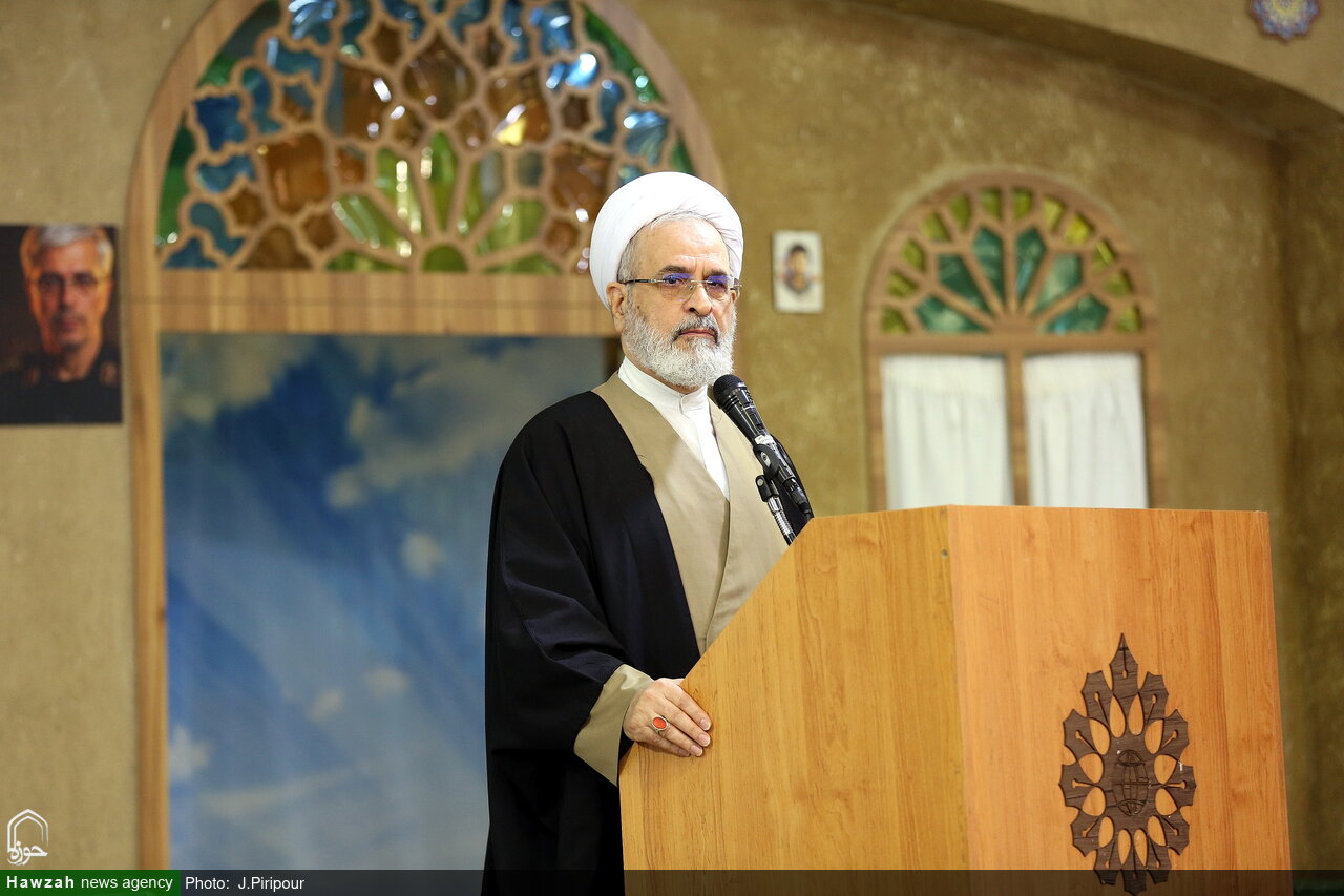 Идентичность и философия существования религиозной семинарии заключаются в живой связи с махдавиятом и деятельным ожиданием