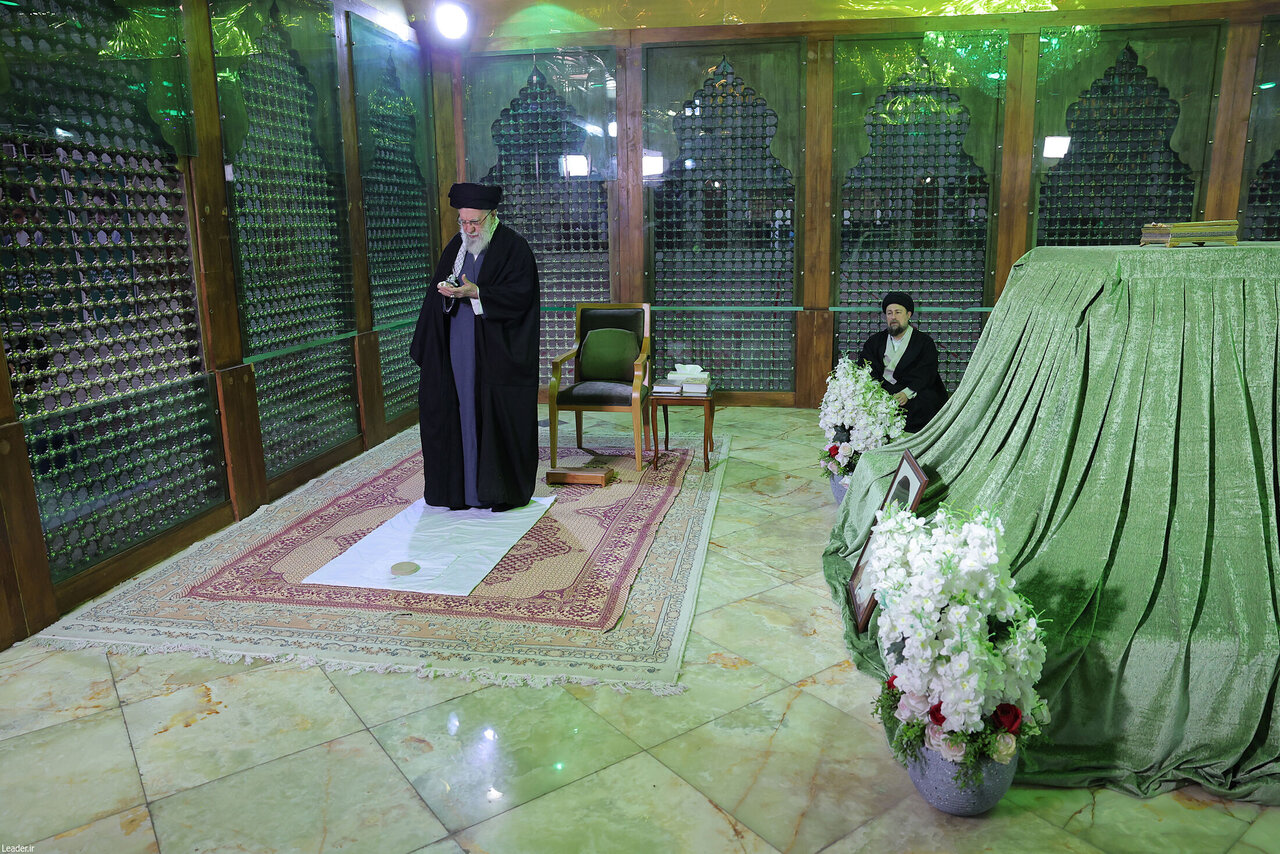 Photos/Renouvellement du Serment au Mausolée de l'Imam : Le Guide Suprême marque le Début des Célébrations de la Décennie Fajr