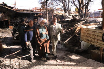 امام‌جمعه رشت در میان خاکستر بازار سوخته، آتش به ایمان بازاریان نمی‌رسد