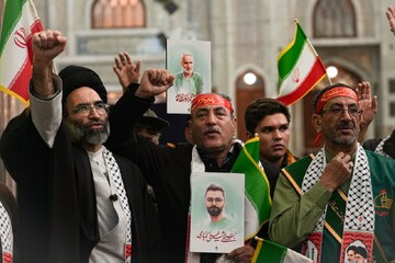 تصاویر/ شستشو و عطرافشانی مرقد مطهر امام خمینی با گلاب کاشان