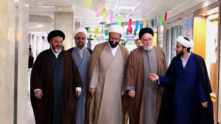 تصاویر/ عیادت مجروحین اغتشاشات اخیر توسط نمایندگان آیت الله اعرافی