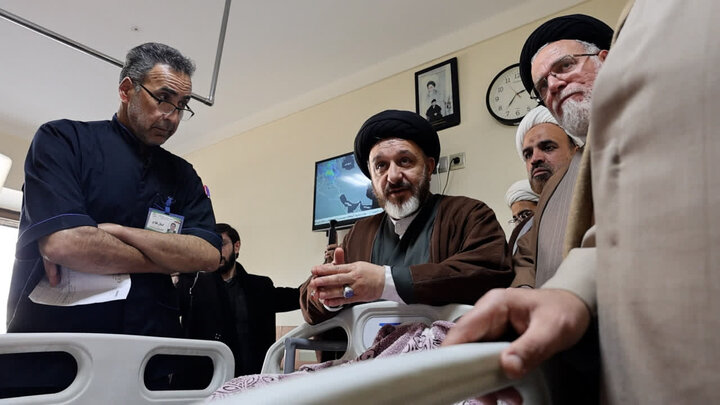 تصاویر/ عیادت مجروحین اغتشاشات اخیر توسط نمایندگان آیت الله اعرافی