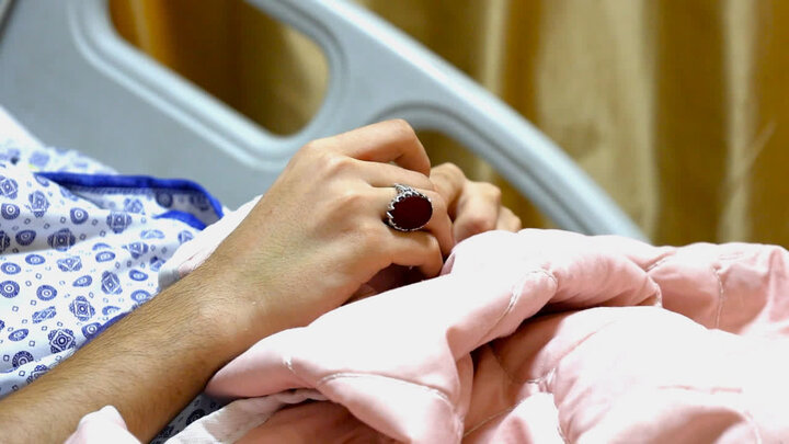 تصاویر/ عیادت مجروحین اغتشاشات اخیر توسط نمایندگان آیت الله اعرافی