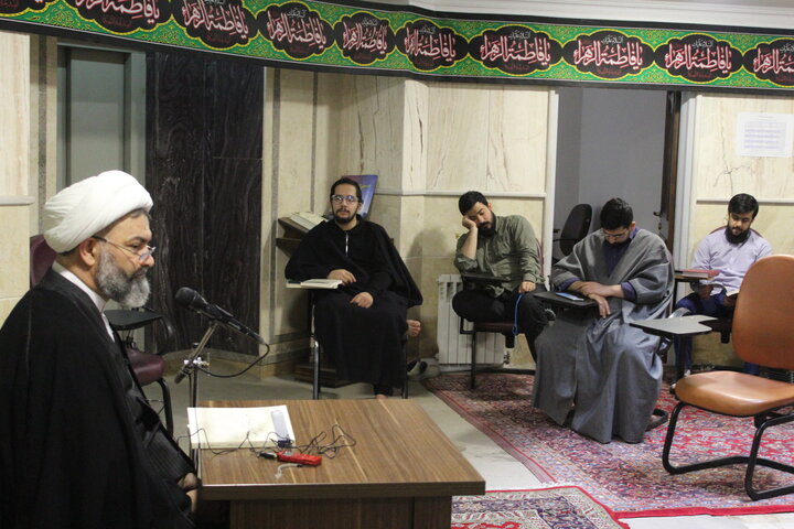 تصاویر/ برگزاری بیستمین نشست علمی-پژوهشی مرکز فقهی عالم‌آل‌محمد عليهم السلام، با موضوع بررسی و تبیین فقهی اصول سیاست خارجی امامین انقلاب