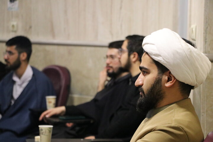 تصاویر/ برگزاری بیستمین نشست علمی-پژوهشی مرکز فقهی عالم‌آل‌محمد عليهم السلام، با موضوع بررسی و تبیین فقهی اصول سیاست خارجی امامین انقلاب