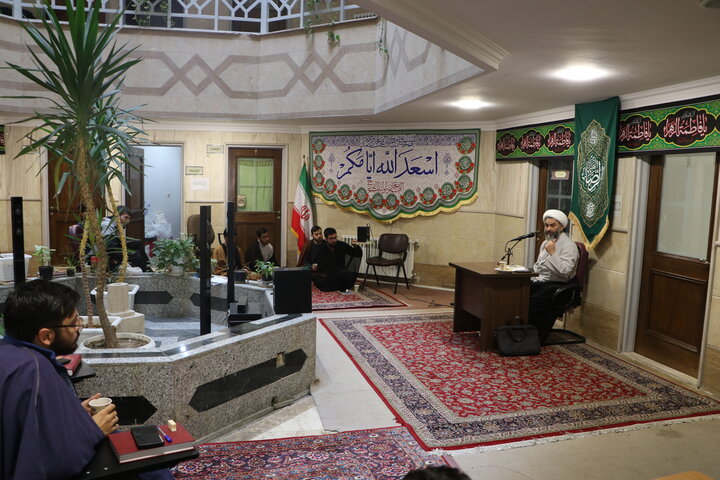 تصاویر/ برگزاری بیستمین نشست علمی-پژوهشی مرکز فقهی عالم‌آل‌محمد عليهم السلام، با موضوع بررسی و تبیین فقهی اصول سیاست خارجی امامین انقلاب